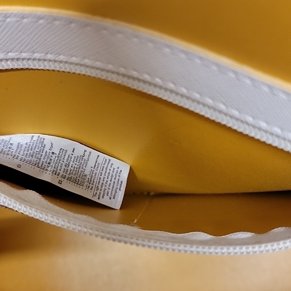 Carpisa PVC Bucket Purse - Picture 13 of 16